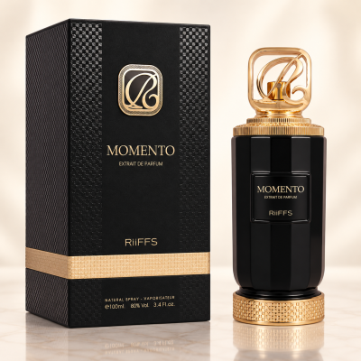 Frasco de perfume preto com detalhes dourados e caixa preta com padrões e texto dourado