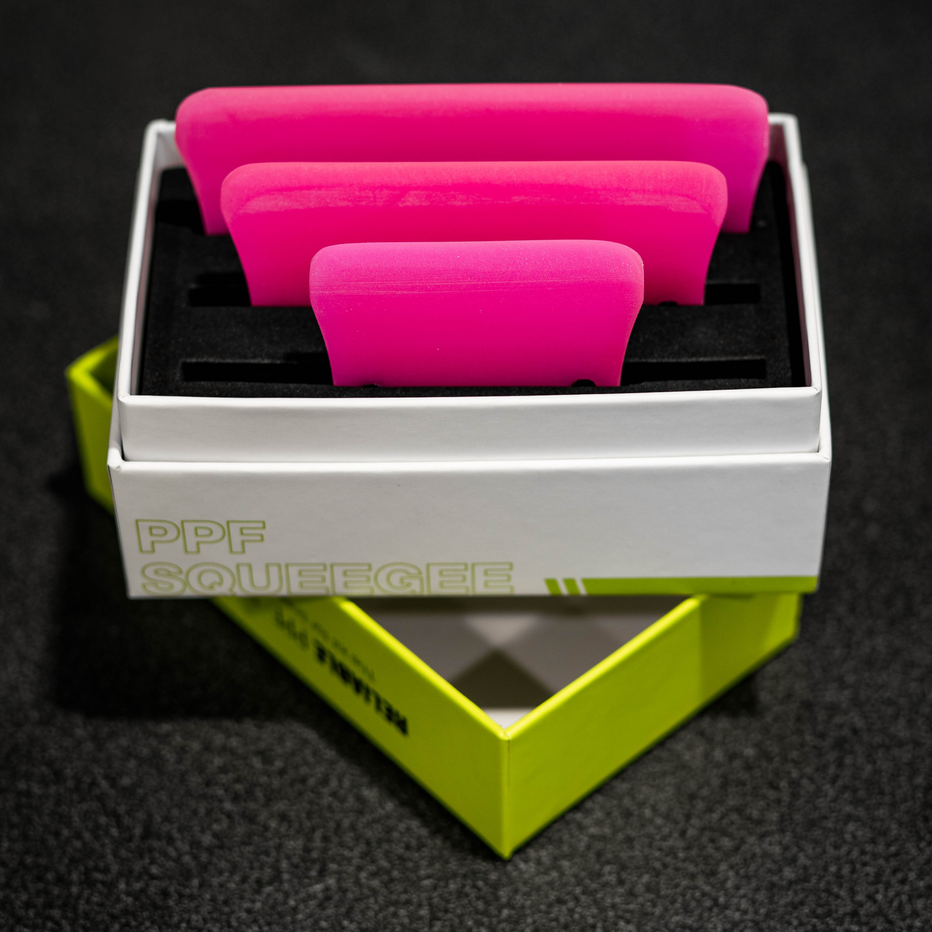 Squeeje de PPF Magnético - Pack de 3 - Rosa Conjunto de três espátulas rosa em caixa PPF SQUEEGEE