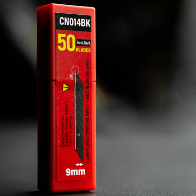 Estojo vermelho com 50 lâminas para estilete 9mm