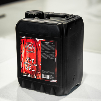 Recipiente preto de plástico com rótulo vermelho de gel de instalação PDF.