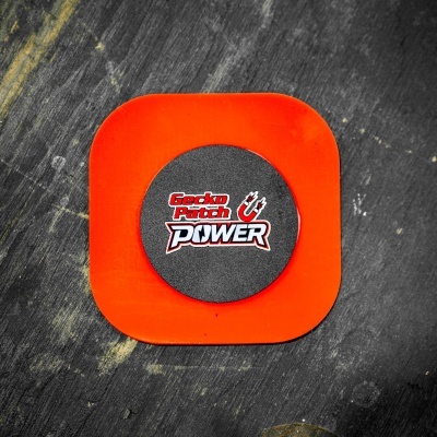 Patch de tecido quadrado laranja com círculo preto e texto 'Gecko Patch POWER'