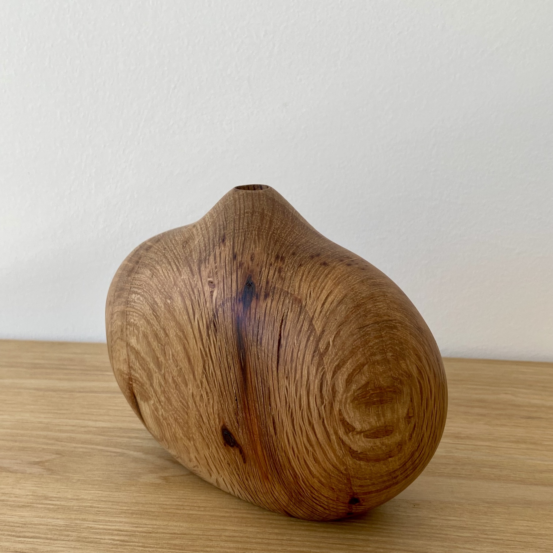 JARRA EM MADEIRA DE SOBREIRO Vaso de madeira ovalado com padrão natural