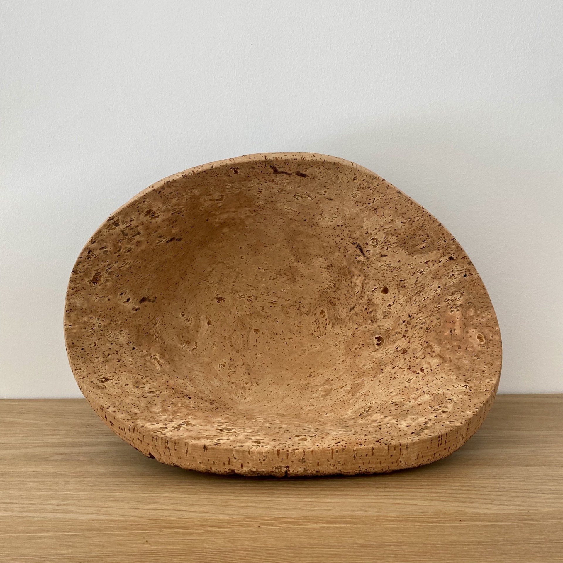 TAÇA EM CORTIÇA NATURAL Cadeira moderna de cortiça natural castanha clara