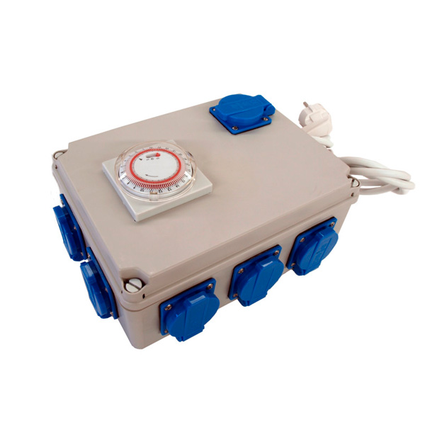 Temporizador TBOX 8 (8x600-630w) C/ativador aquecimento Caixa elétrica cinza com temporizador e várias tomadas azuis