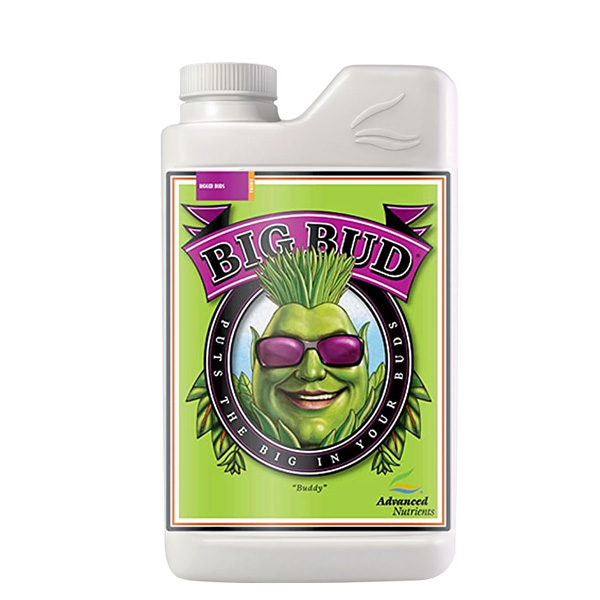 Big Bud Liquid 1L Frasco plástico branco com rótulo verde e imagem caricatura rosto verde usando óculos roxos.