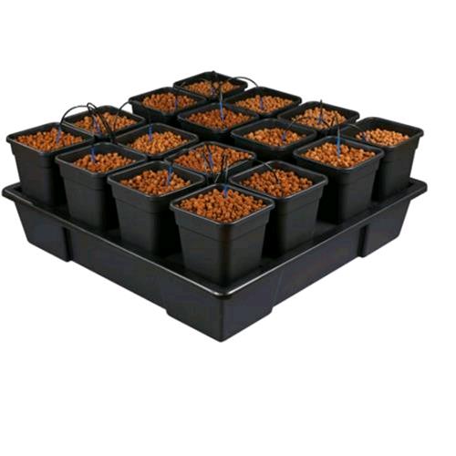 Equipamento Hidropónico Wilma 16 (48/72h) Conjunto de 15 vasos quadrados pretos com substrato em bandeja preta para jardinagem