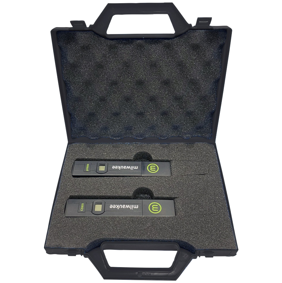 MILWAUKEE ECO CASE (PH600 + CD611) Estojo preto aberto com dois dispositivos eletrónicos pretos dentro