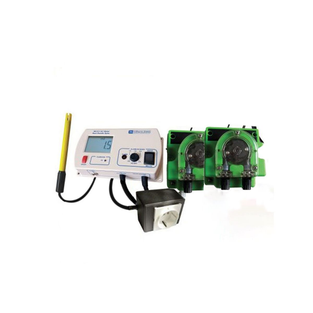 MILWAUKEE EC CONTROLADOR KIT + 2 BOMBAS (MC750) Equipamento de laboratório com controlador digital Panasonic, duas bombas doseadoras verdes e sonda amarela.