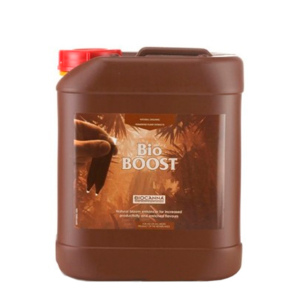 Bio Boost 5L Recipiente castanho Bio BOOST com etiqueta com texto e fundo de folhas e flores