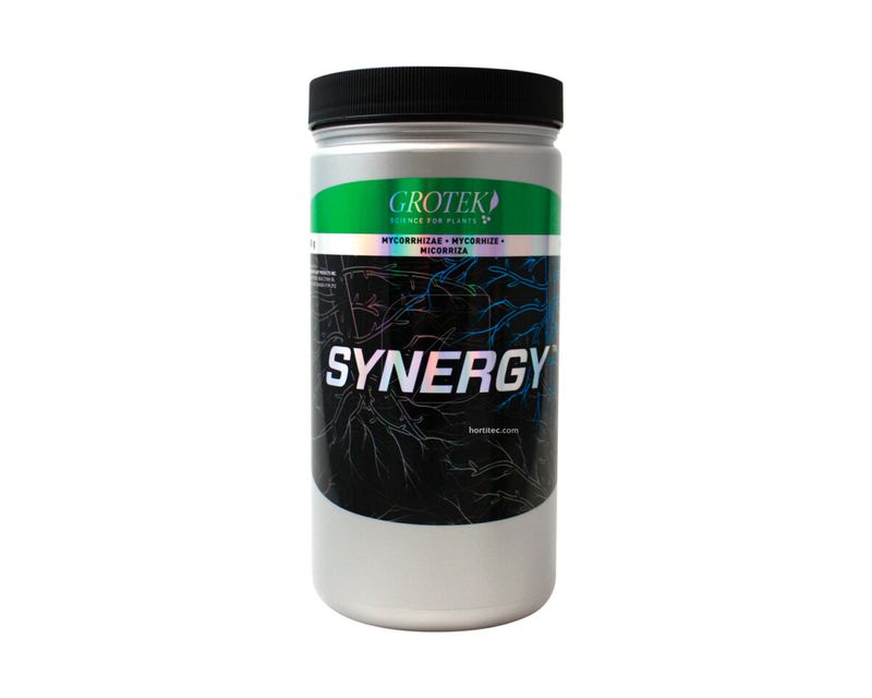 GROTEK Synergy 800g Frasco de suplemento Synergy da Groteka com rótulo verde, branco e preto