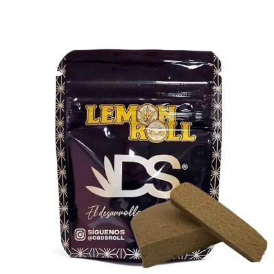 Pacote preto com barras marrons de produto