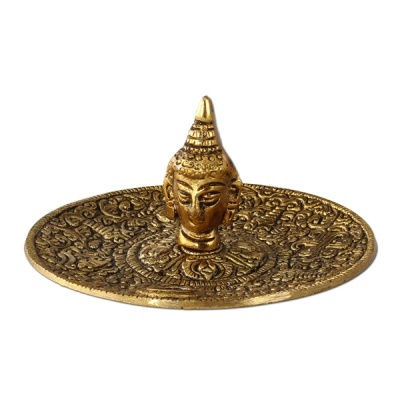 Prato decorativo dourado com cabeça escultórica ao centro