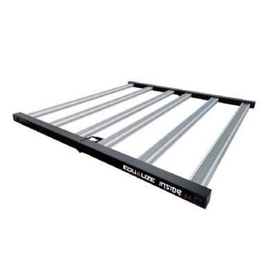 Suporte metálico para carga com barras paralelas e texto EQUALIZE INSIDE 3.1