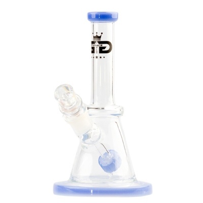 Bong de vidro transparente com base e topo azuis e logo preto.