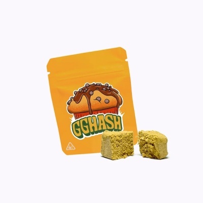 Embalagem amarela com desenho de muffin e texto GGHASH, dois blocos amarelados ao lado