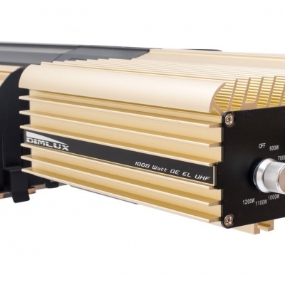 Transformador de luz bege e preto com botão e inscrição DIGIT-LUX