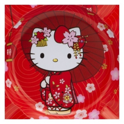Prato vermelho com Hello Kitty de quimono e flores