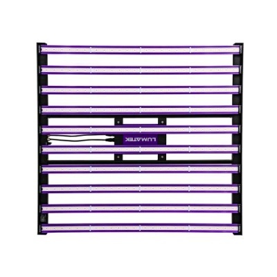 Painel com barras LED roxas e estrutura metálica preta