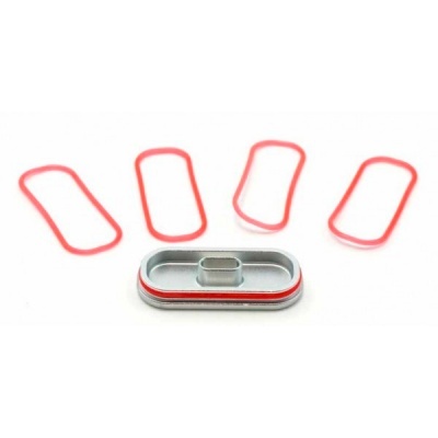 Conjunto de borrachas vermelhas e peça metálica oval