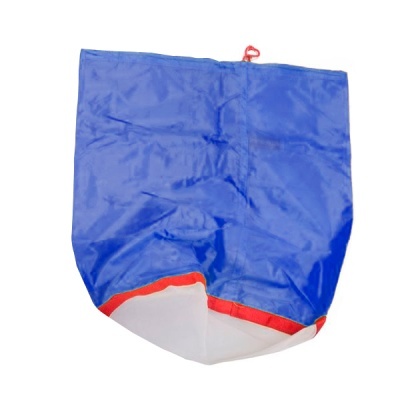 Saco azul com detalhe vermelho e base branca