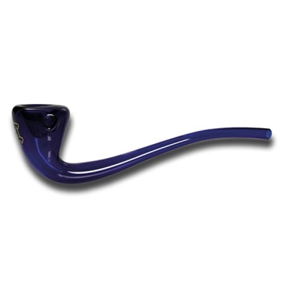 Cachimbo de vidro azul escuro curvado sobre fundo branco