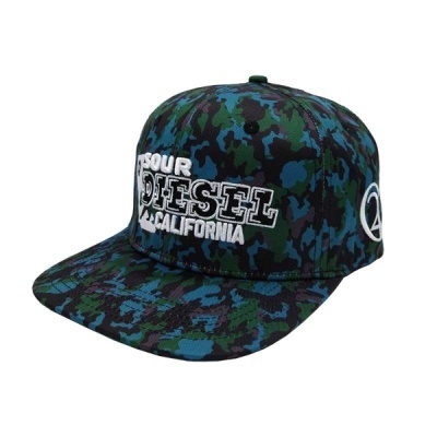 Boné camuflado azul e verde com bordado branco
