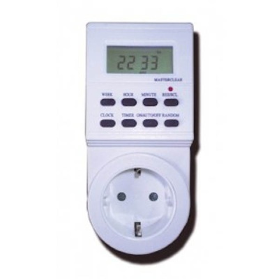 Temporizador digital branco com visor LCD e tomada tipo europeu