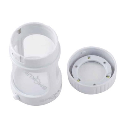 Dispositivo branco dividido em duas partes circulares com marca SMOK