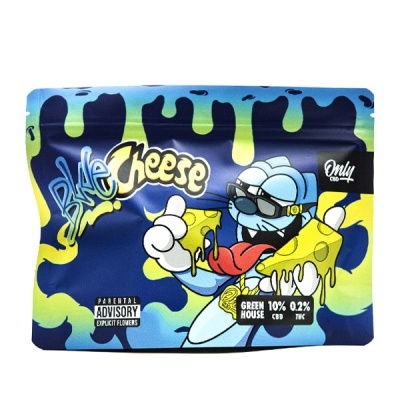 Embalagem azul, verde e amarelo com ilustração de rato e texto Blue Cheese e informações de CBD e THC