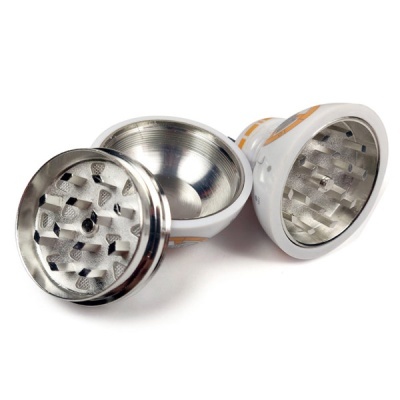 Moedor de ervas de metal prateado e branco aberto