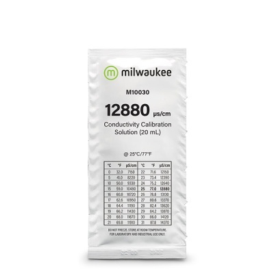 Pacote branco de solução de calibração de condutividade Milwaukee M10030 com texto e tabela