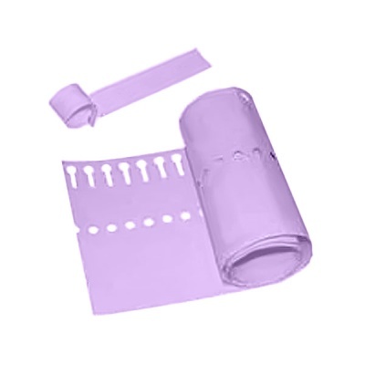 Rolo de plástico transparente com tiras destacáveis perfuradas