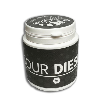 Frasco branco com etiqueta preta e texto Sour Diesel 5gr