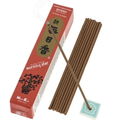 Incenso MYRRH com varetas marrons e caixa vermelha