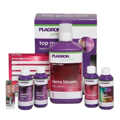 Produtos Plagron para cultivo com embalagens roxas e etiquetas brancas com textos informativos e tabela de grow schedule.