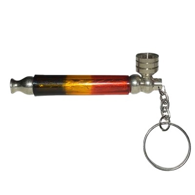 Cachimbo pequeno colorido com porta-chaves e partes metálicas prateadas