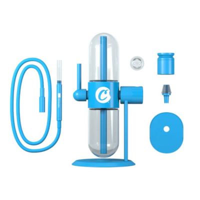 Conjunto de componentes azuis e transparentes de equipamento com várias peças separadas