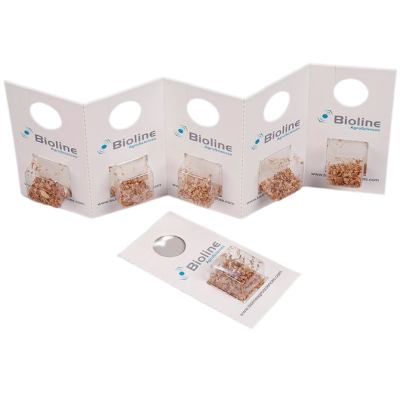Cartões brancos com amostras da Bioline Agrosciences e recorte oval.