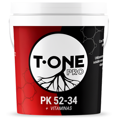 Embalagem plástica branca com rótulo vermelho e preto de produto T·ONE PRO PK 52-34 + VITAMINAS
