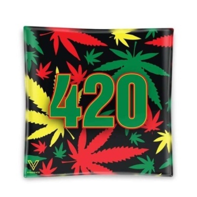Prato quadrado decorativo com folhas coloridas e número 420
