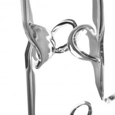 Detalhe em vidro transparente com formas arredondadas