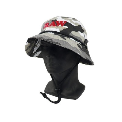 Chapéu bucket camuflado cinza com a palavra RAW em vermelho