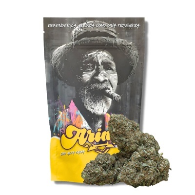 Embalagem de produto com arte de homem idoso e flores secas de cannabis