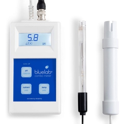 Medidor Bluelab combo meter branco com ecrã digital azul e sensores