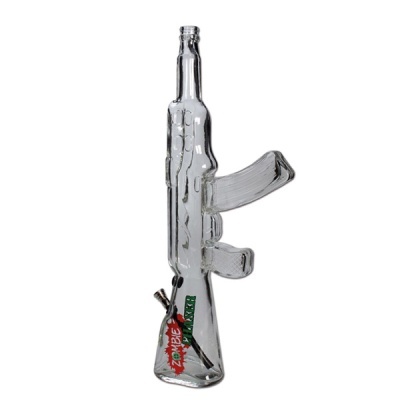 Objeto de vidro em forma de rifle com texto ZOMBIE WALKER