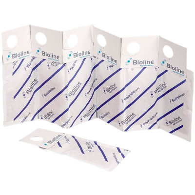 Sacos plásticos brancos com logos Bioline AgroSciences e SuurShine em padrão azul.