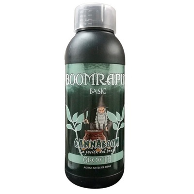 Frasco de líquido com rótulo de feiticeiro e texto BOOMRAPID BASIC CANNABOOM GROWTH