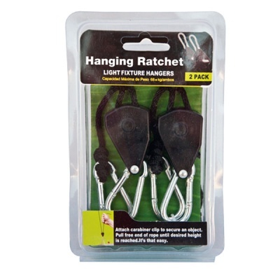 Dois Hanging Ratchet para pendurar luminárias em embalagem transparente.