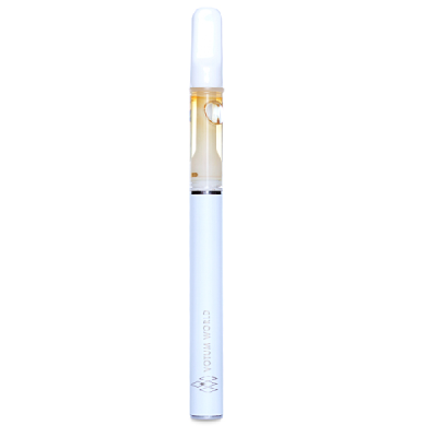 Caneta vape branca com líquido âmbar e texto YOTUM WORLD