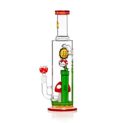 Bong de vidro com decoração de cogumelo vermelho e elementos pixel art